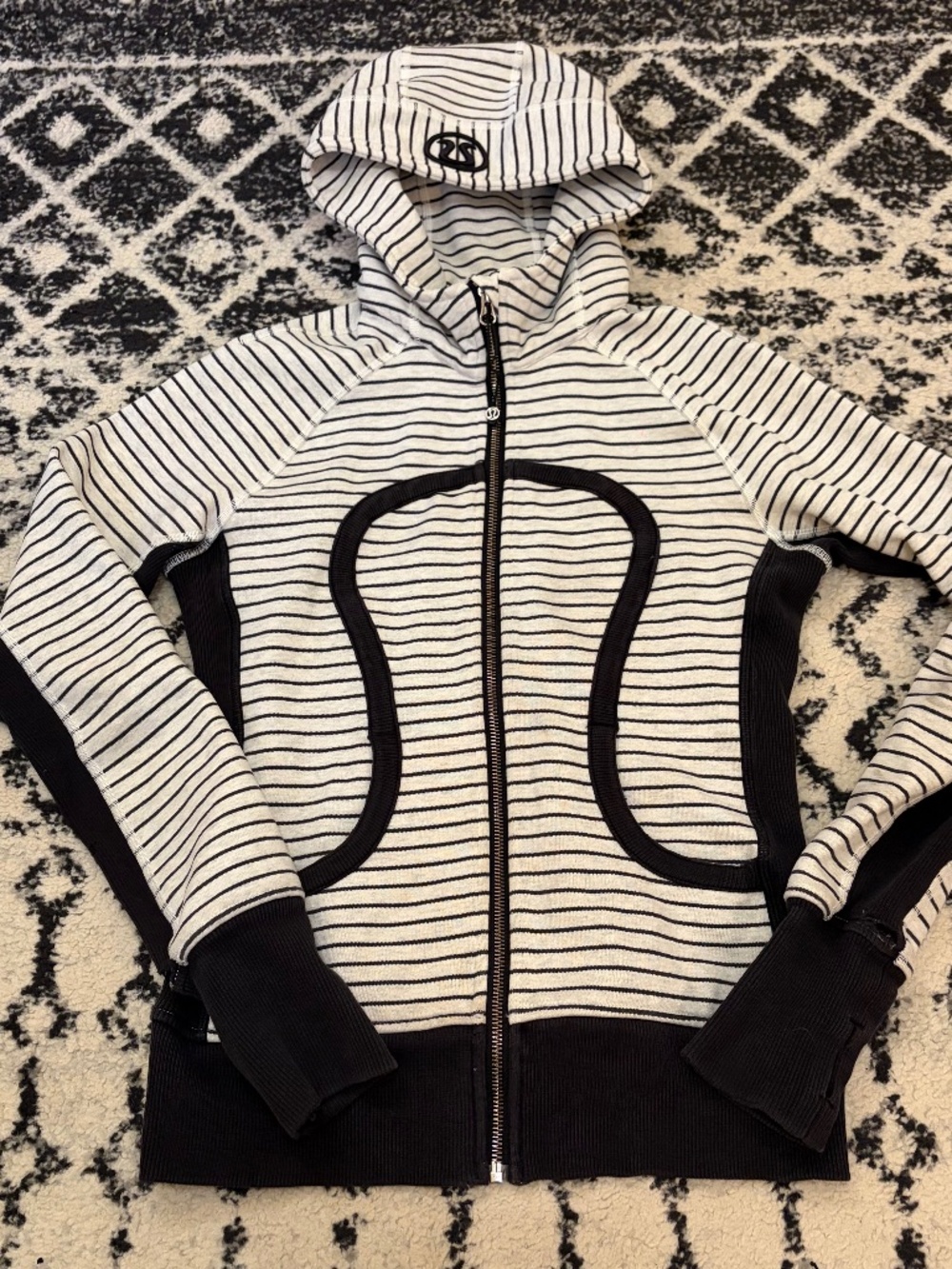 Lululemon Scuba Hoodie II Full Zip Black White Striped Ribbed Cotton 6 Comfy GUC